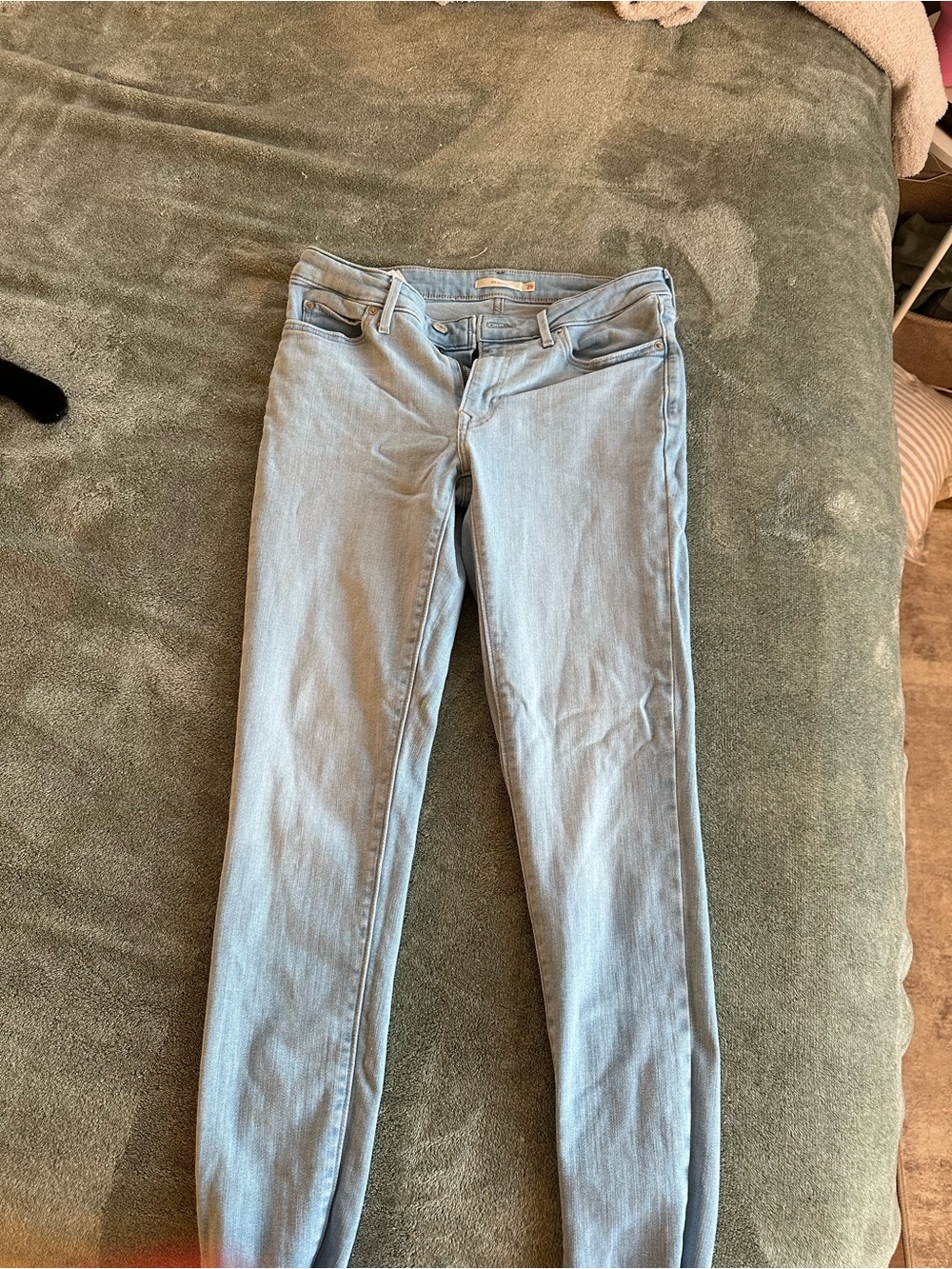 Levi's Women's Skinny Jeans in Light Wash Blue